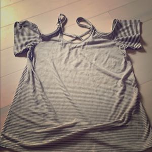 Exposed shoulder top